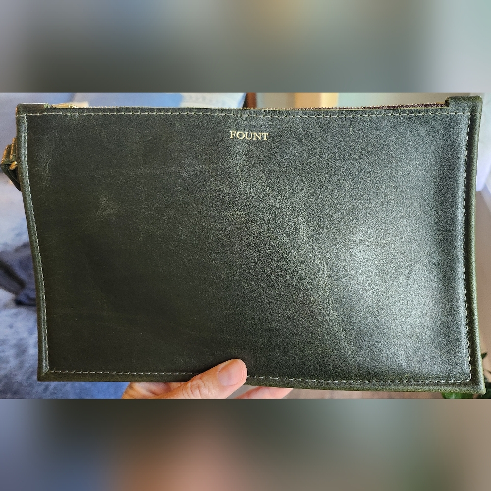 New Fount leather pine clutch